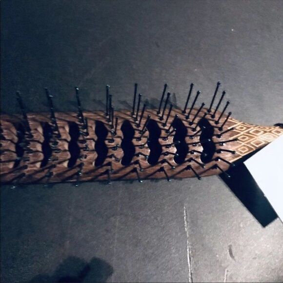 ION Etched Wood Vent Brush Flexible Bristle Lightweight Detangling - Picture 4 of 6